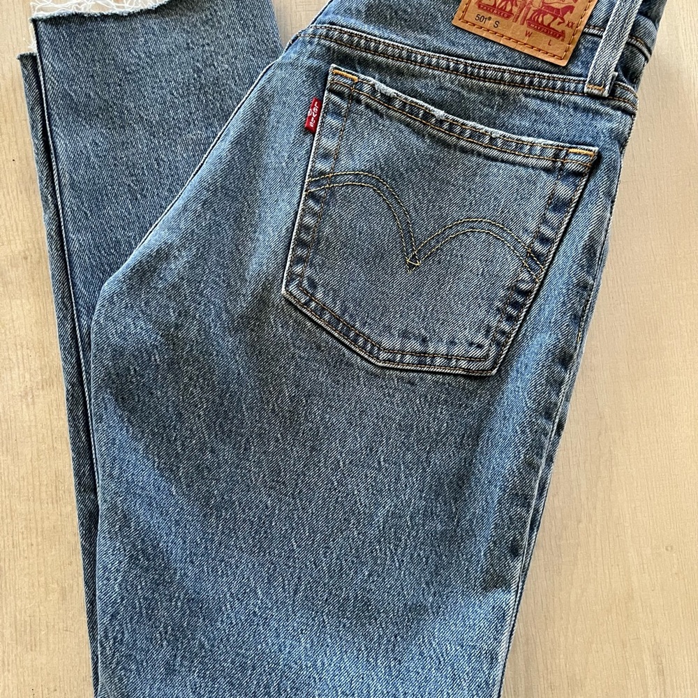 Levi’s 501 Skinny High Rise Jeans (24)